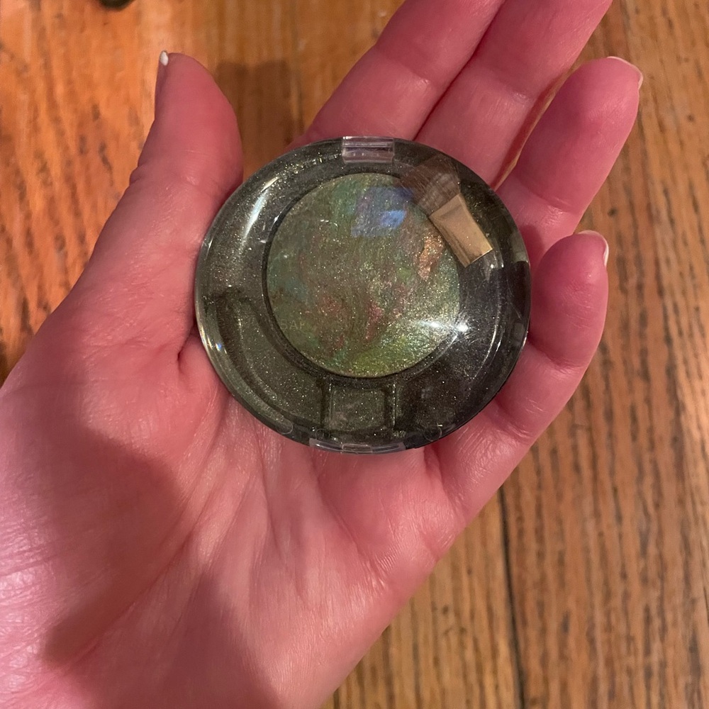 Barely used milani Shimmery Green Eyeshadow